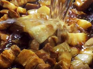 11、红烧肉,添水没过肉块