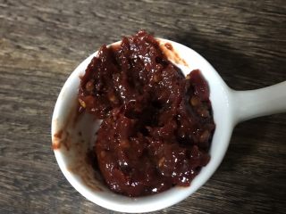 1、辣椒炒肉,郫县豆瓣酱25克