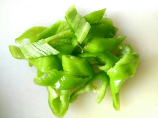 4、干锅菜花,尖椒切菱形片