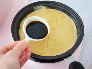 5、花生酱拌面,加入味极鲜酱油