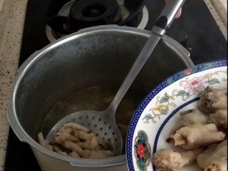 9、香卤鸡爪,盛出备用