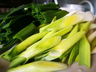 8、无法拒绝的下饭菜～回锅肉,切成段