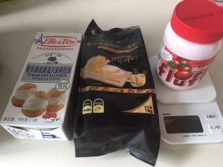 1、肉松小面包,fluff 液体棉花糖替代平时常用的细砂糖。