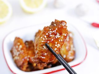 11、蜜汁鸡翅,美味营养的蜜汁鸡翅就制作完成了！