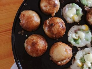 9、佳丽章鱼小丸子,经过各种失败和摸索终于开始顺手做出了比较完整圆润的小丸子了