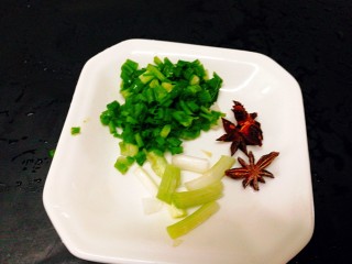 4、圆土豆+土豆烧排骨,葱，八角