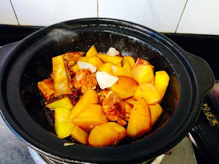 18、圆土豆+土豆烧排骨,冰糖