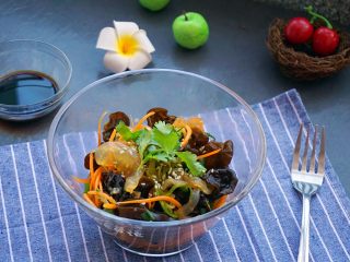 7、凉拌海蜇皮,完成