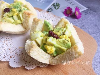 10、面包碗里的牛油果鸡蛋沙拉,完成啦????