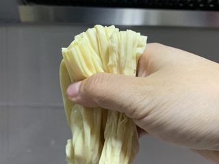 4、青椒炒腐竹,切