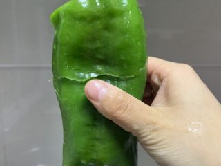 5、青椒炒腐竹,洗