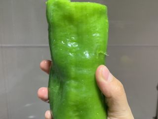 6、青椒炒腐竹,去筋 切