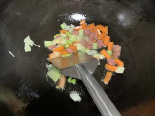 8、青椒炒腐竹,放葱花