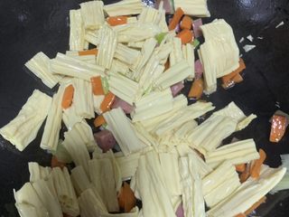 11、青椒炒腐竹,炒