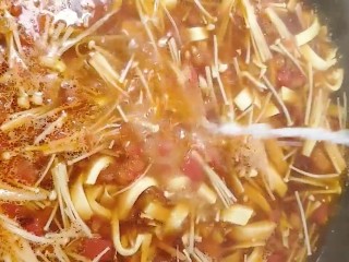 11、酸辣汤,琳入水淀粉勾芡