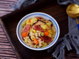 11、土豆腊肠焖饭,成品图