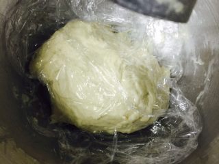 4、土豆沙拉包,包保鲜膜，进行一发