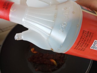 10、红烧鸡爪,生抽