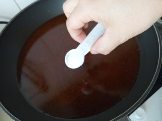 15、红烧鸡爪,加盐