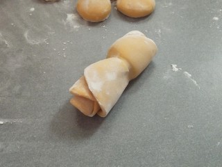 11、南瓜玫瑰馒头。,这个是卷好的样子。