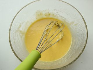 7、肉松小贝,翻拌均匀。