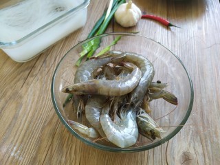 1、花开富贵虾,准备食材