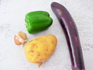 1、地三鲜（少油版）,准备好材料