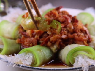 17、丝瓜换种新鲜做法，比炒蛋还要好吃百倍,简单又美味的烹饪技巧教给你，如果您也喜欢的话，有空的时候不妨也试试吧。