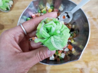 18、八宝百财福袋,打结完之后，稍作休整。