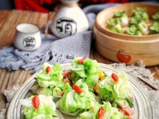 22、八宝百财福袋,八宝百财福袋，仅仅看一眼，就非常美味，端上年夜饭的餐桌更是预祝新的一年福泽满满！