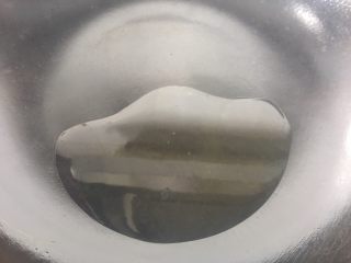 8、酸辣黄瓜条,锅里放适量的油烧热