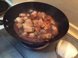 11、江湖中失传已久的红烧肉,翻炒均匀
