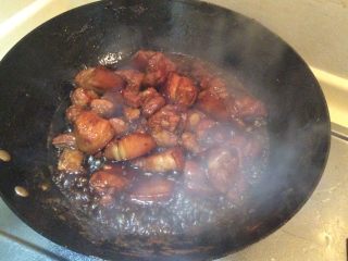 18、江湖中失传已久的红烧肉,现在，肉已经好吃到爆了。在收收汁