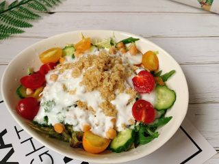 6、藜麦酸奶沙拉,倒上酸奶就可以了