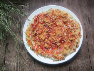 10、韩式豆芽饼 ,挤上沙拉酱和少许肉松装饰就可以开吃了