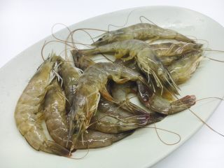 1、茄汁焖大虾,主要食材:鲜虾