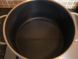 16、番茄肉酱意面,另取一锅倒入清水