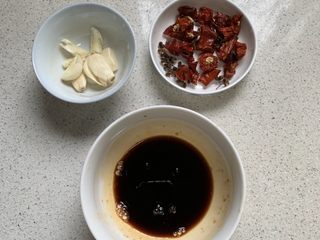 2、醋溜白菜,料汁搅拌均匀