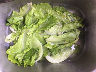 1、蔬菜沙拉,生菜清洗干净