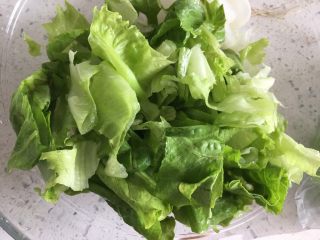 2、蔬菜沙拉,切碎