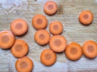 7、蔬菜沙拉,胡萝卜切片