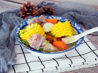 16、玉米胡萝卜山药排骨汤,喝起来～
