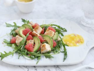14、芝麻菜西柚鸡肉沙拉,美味健康的芝麻菜西柚鸡肉沙拉就做好了。