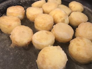 7、红烧日本豆腐,炸至金黄