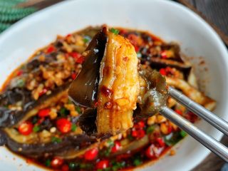 13、凉拌茄子,酸辣又开胃