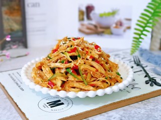 11、手撕鸡胸肉,口感香辣味道好，清爽可口不油腻。