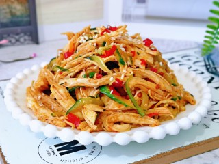 13、手撕鸡胸肉,味道鲜美十足，好吃极了。