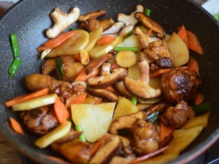 9、家常黄焖鸡,翻炒均匀