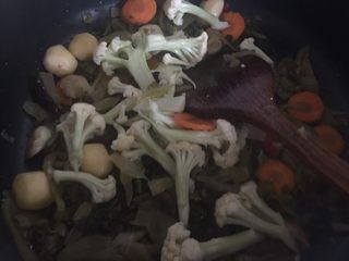 18、酸菜鱼,加入花椰菜翻炒