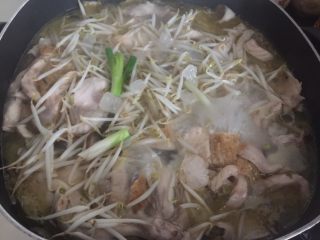 27、酸菜鱼,加入冰糖